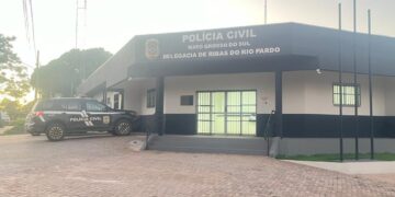 Polícia Civil fecha boca de fumo e apreende adolescente por ato infracional análogo ao crime de tráfico de drogas em Ribas do Rio Pardo