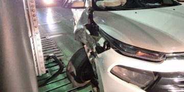 Mulher bate veículo na Ponte Velha em Aquidauana