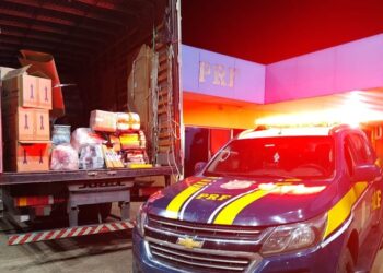 PRF apreende 2 toneladas de maconha em Água Clara