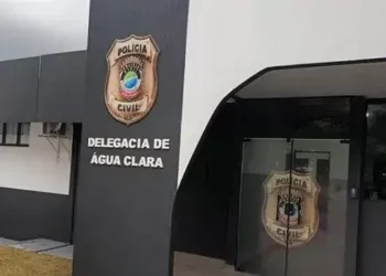Mãe abandona crianças em casa sem comida para beber em Água Clara
