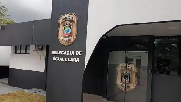 Mãe abandona crianças em casa sem comida para beber em Água Clara