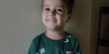 Menino de 3 anos m*rre engasgado com pedaço de bolo em creche em MS