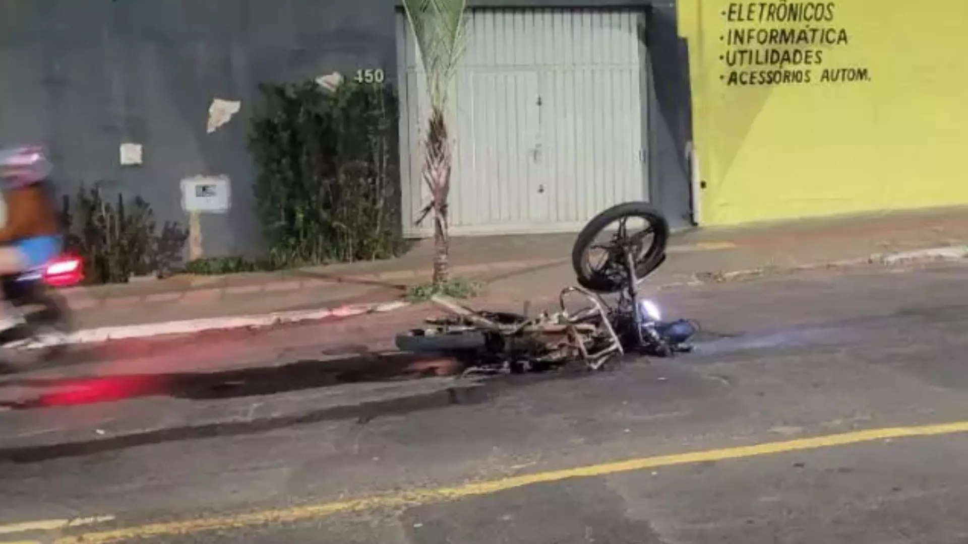 Vídeo: motorista bêbado e sem CNH avança sinal vermelho e mata motociclista no Jardim Seminário