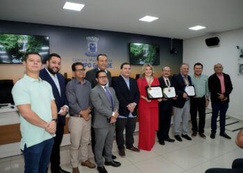 Câmara de Vereadores inicia semana com entrega de homenagens