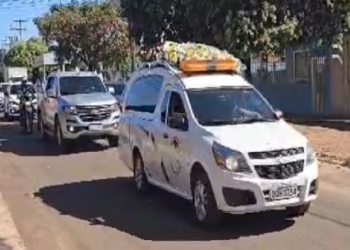 Taxistas, amigos e familiares de Devanir assassinado em Ribas prestam homenagem em cortejo