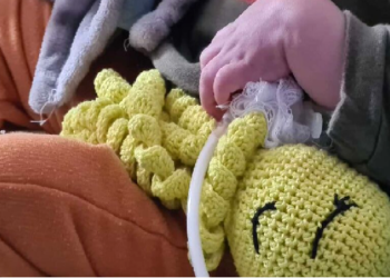 Mãe bêbada joga bebê de 3 meses no chão durante discussão em Dourados