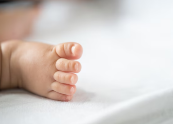 Bebê morre após ser amamentado na Capital
