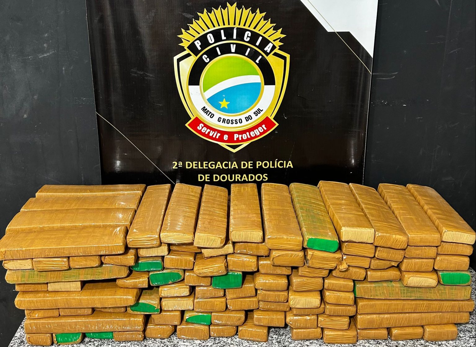 Homem é preso com 95 kg de maconha em Dourados