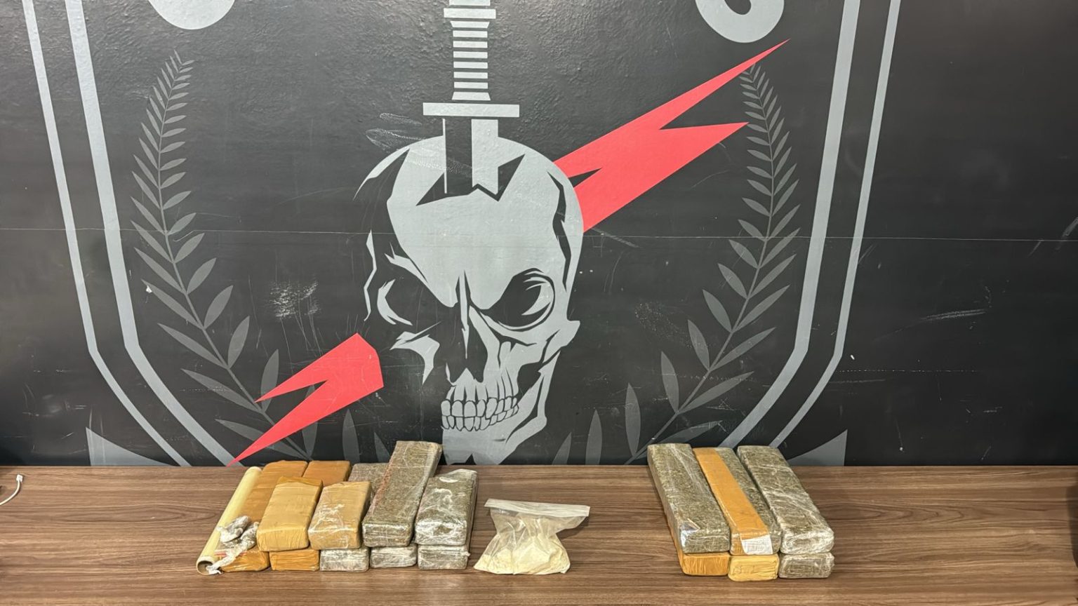 Delivery de drogas: Moto entregador é preso por tráfico de drogas enquanto fazia entregas