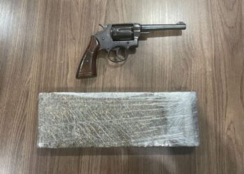Dois são presos por tráfico de drogas e posse de arma de fogo