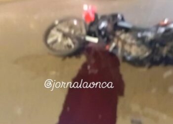 Vídeo: motociclista tem ferimentos graves após carro avançar preferencial na avenida Campestre 