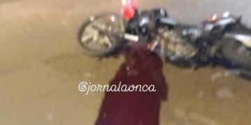 Vídeo: motociclista tem ferimentos graves após carro avançar preferencial na avenida Campestre 