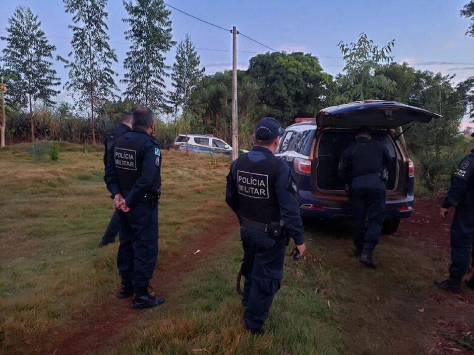 Homem caí em armadilha e é esfaqueado por três pessoas em Dourados
