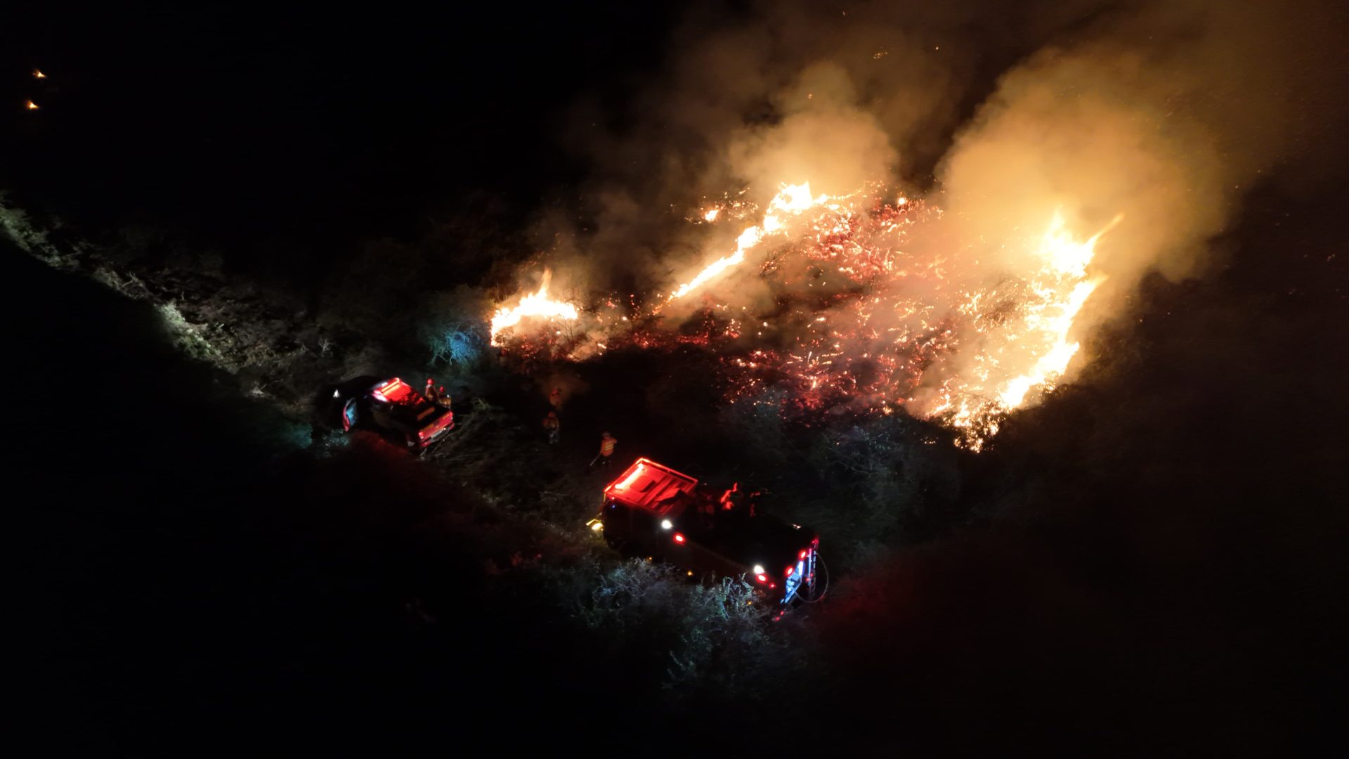 Esforços de combate a incêndios continuam durante a noite no Pantanal de Mato Grosso do Sul