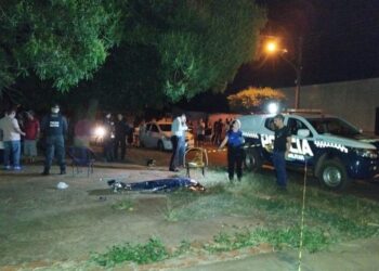 Mulher mata namorado com facada no pescoço