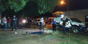 Mulher mata namorado com facada no pescoço