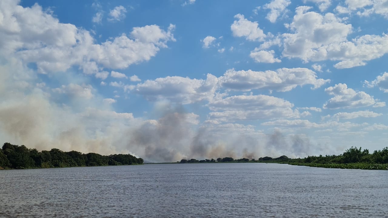 Bombeiros de MS atuam para controlar incêndio em Corumbá e desenvolvem ações em outras duas regiões