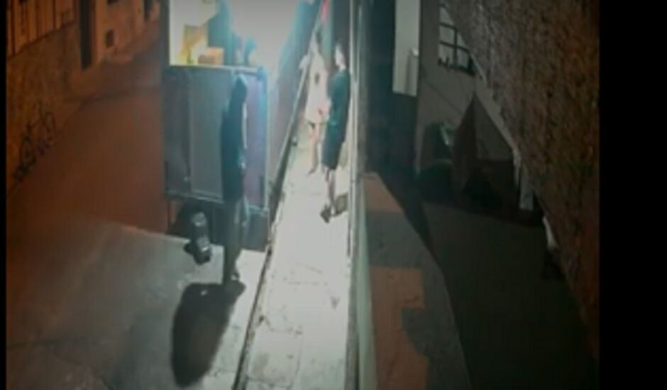 Ladrão rouba trailer de lanches e tem costas e orelhas cortadas no Centro Oeste