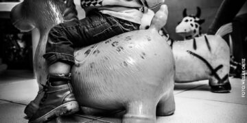 Crianças aparecem com sinais de abuso e padrasto é suspeito em Costa Rica