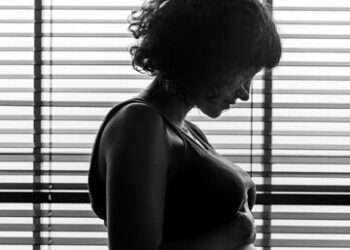 Gestante é agredida pelo companheiro em frente a boate em Sonora