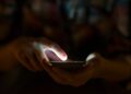Mulher é agredida durante invasão em casa e tem celular roubado