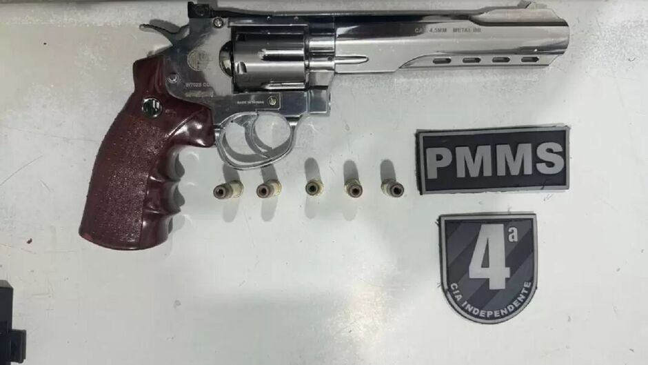 PM de folga impede menores encapuzados de assaltarem comércio em Chapadão do Sul
