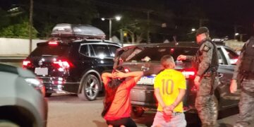 Passageiro armado é preso durante corrida de aplicativo na Duque de Caxias