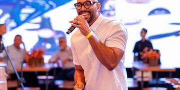 Músico já tinha pago R$ 24 mil para pedreiro e diz que foi ameaçado com ferramenta