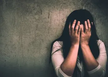 Mulher é estuprada por motorista de transporte de passageiros enquanto estava a caminho de Costa Rica