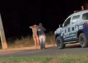 Peladão! Homem é detido após desfilar nu pelas ruas de Nova Andradina