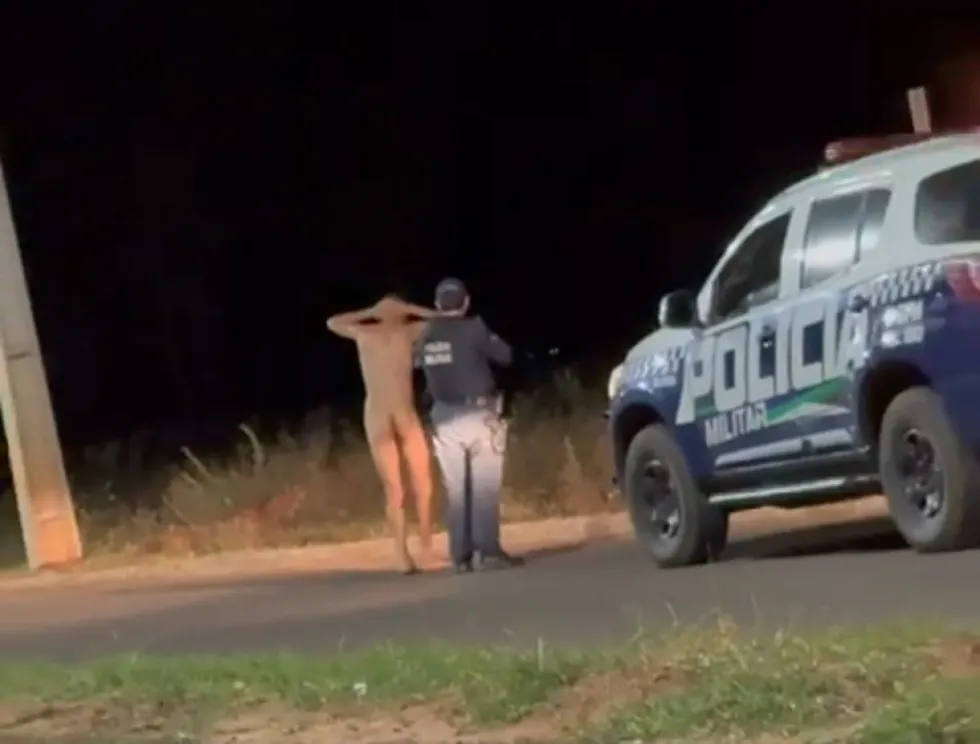 Peladão! Homem é detido após desfilar nu pelas ruas de Nova Andradina