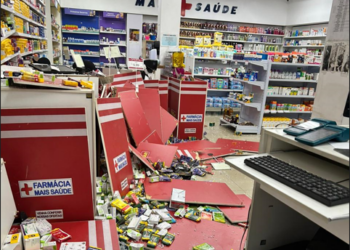 Vídeo: motociclista invade farmácia na Júlio de Castilho e não é para comprar remédio