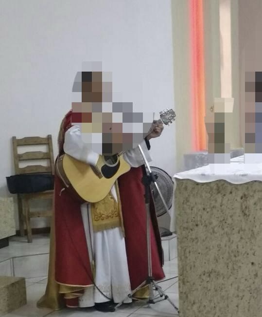 Padre chama adolescente para falar de acampamento, oferece R$ 2 mil para armar a barraca e é preso 