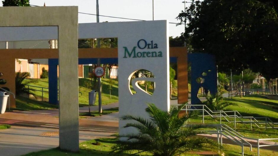 Mulher agride ex-marido e atual com mordidas e tapas em frente a filha na Orla Morena