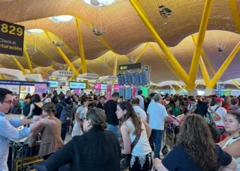 Apagão em software da Microsoft paralisa voos, atinge bancos e TVs