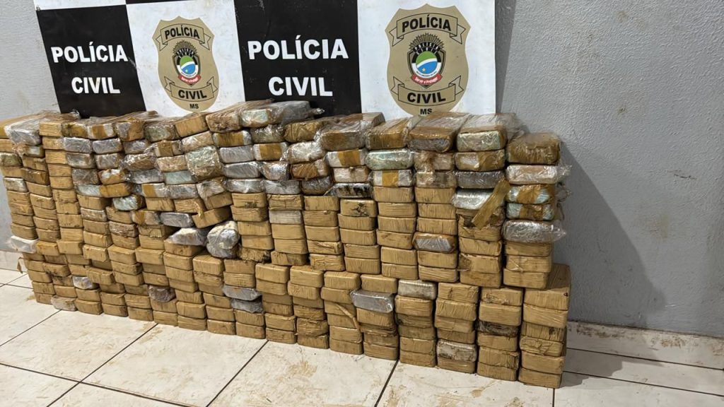 Três são presos suspeitos de tráfico de drogas e 248KG de cocaína é apreendido