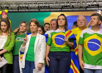 Vídeo: ao lado de Tereza, Adriane lança candidatura ovacionada como “patriota, cristã e conservadora”