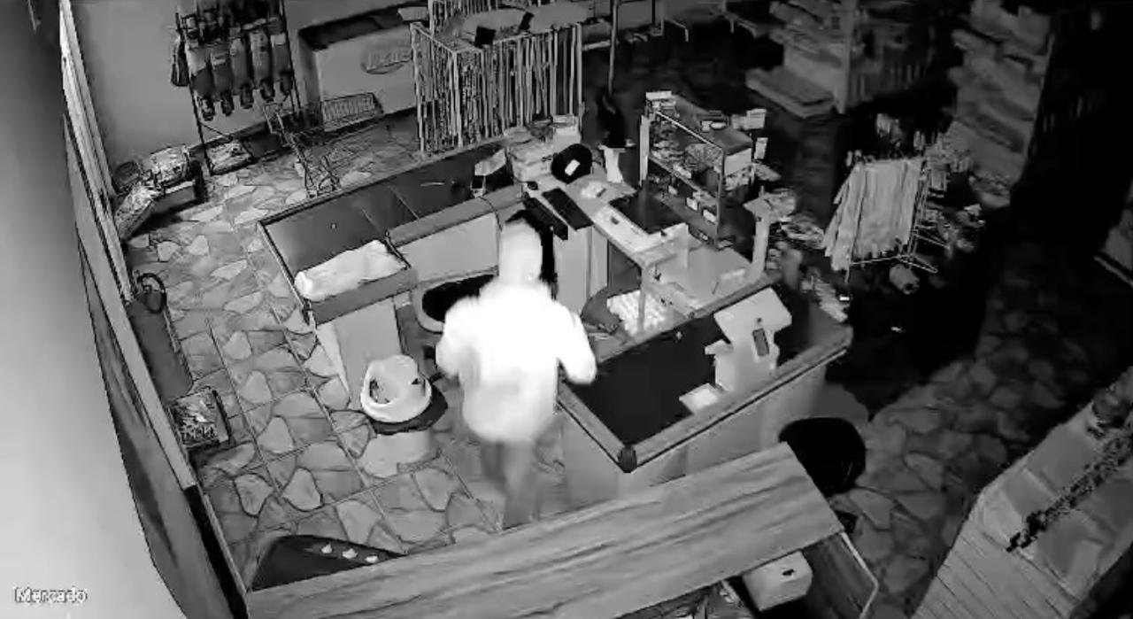 Vídeo mostra ladrão antes de ser m*rto ao invadir mercado no São Conrado 