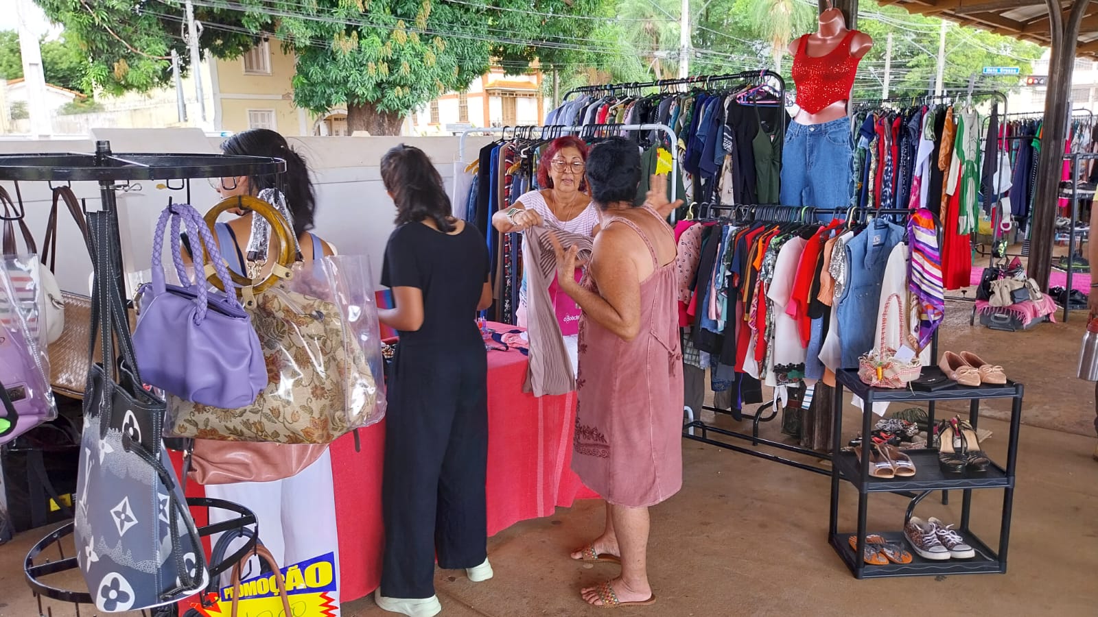 Encontro de Brechós na Plataforma Cultural promove moda circular e economia criativa em Campo Grande