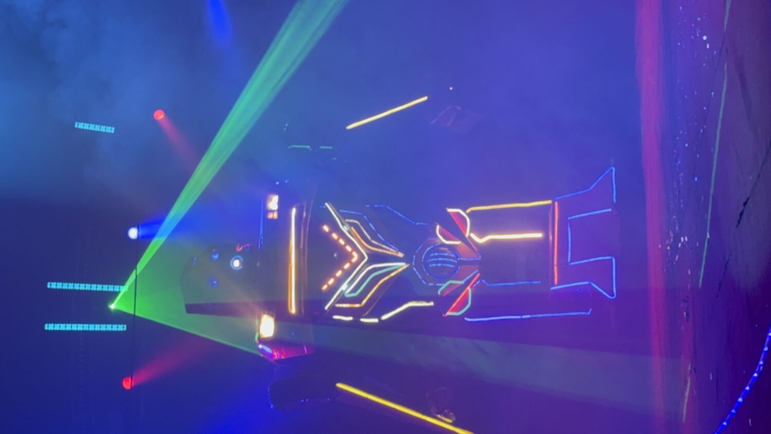 Vídeo: Le Cirque traz espetáculo de cores, sons e a magia do circo em belíssimo espetáculo no shopping CG