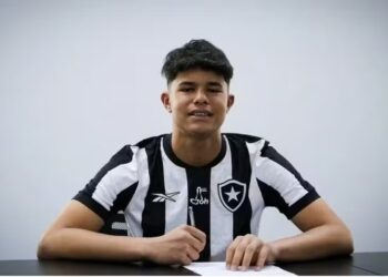 Bruninho Samudio assina com o Botafogo 