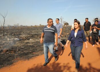 Com ação da Defesa Civil, Adriane vai a Aldeia Água Bonita atender moradores desalojados por incêndio