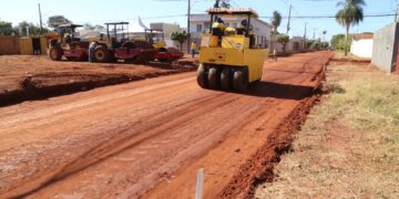 Início de obras de pavimentação e drenagem em ruas do Jardim Itatiaia põe fim a décadas de espera por melhorias