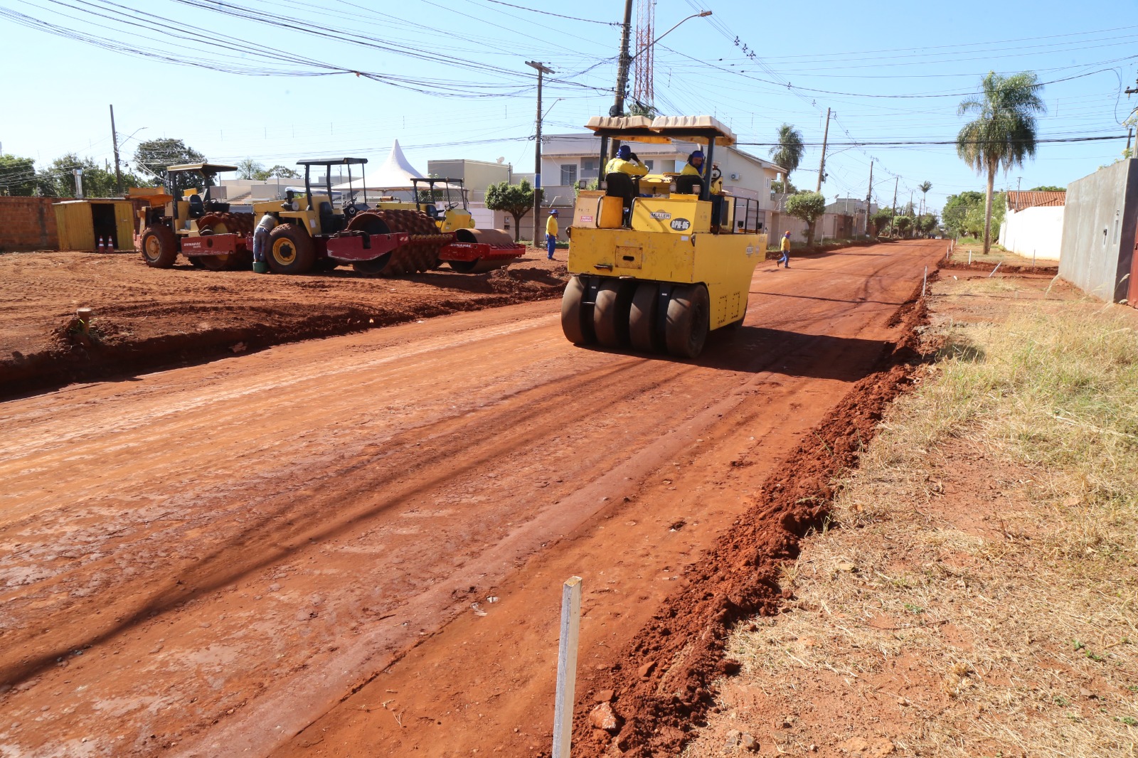 Início de obras de pavimentação e drenagem em ruas do Jardim Itatiaia põe fim a décadas de espera por melhorias