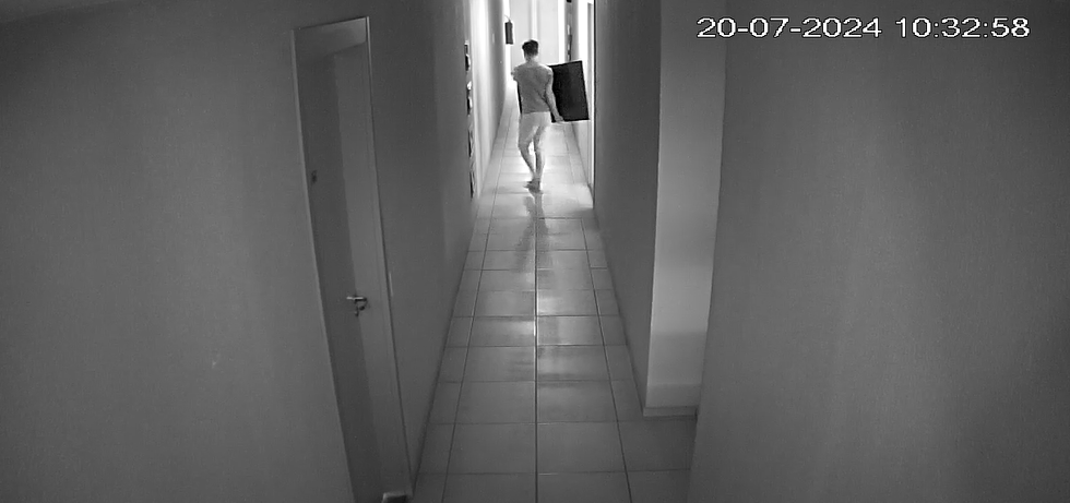 Homem chama chaveiro, invade apartamento e furta eletrônicos de moradora que estava em viagem