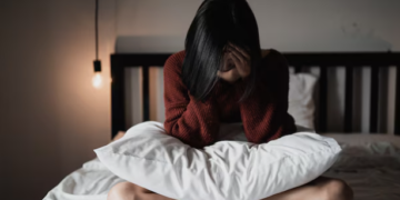 Padrasto agarra enteada adolescente e vai preso por importunação sexual em Rio Verde