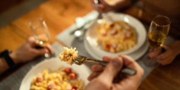 Restaurante de Campo Grande promove noite de massas beneficente para ajudar instituição de apoio a vítimas de violência sexual