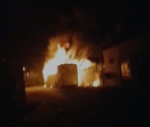 Dois adolescentes são identificados como autores de incendiar ônibus estacionado em via pública