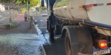 Vídeo: com estiagem canteiros da Afonso Pena recebem tratamento e ação e elogiada por empresários 