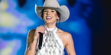 Ana Castela dá crise de estrelismo e se nega a atender crianças que aguardavam na frente do camarim